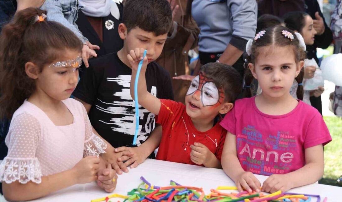 Zeytinburnu Belediyesi tarafından hayata geçirilen ‘Bilgi Evleri’nin 20’nci yılı, düzenlenen