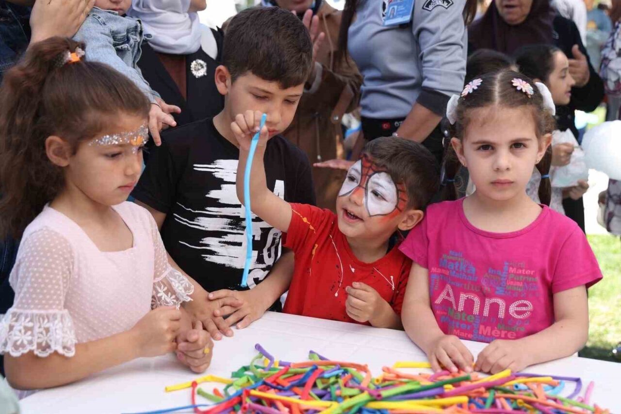 Zeytinburnu Belediyesi tarafından hayata geçirilen ‘Bilgi Evleri’nin 20’nci yılı, düzenlenen