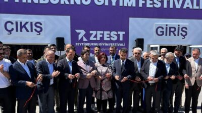 Bu yıl ilki düzenlenen Zeytinburnu Giyim Festivali düzenlenen törenle açıldı.