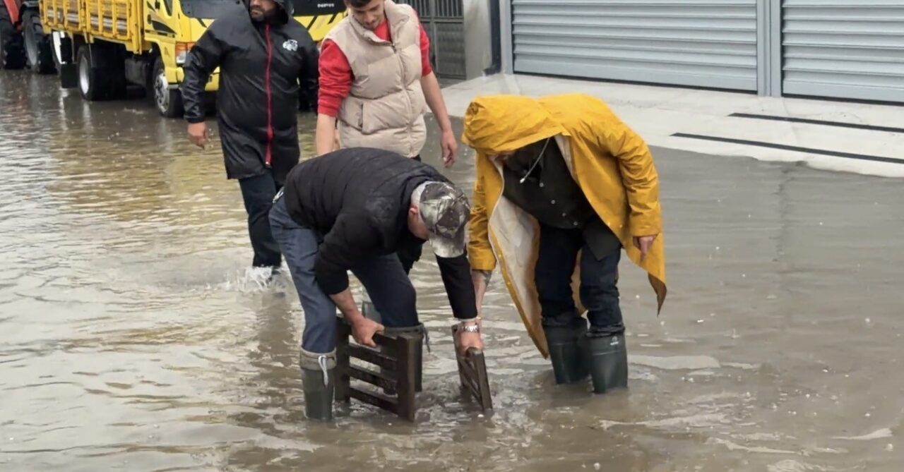Tokat’ın Zile ilçesinde etkili olan sağanak ve dolu yağışı sonrası