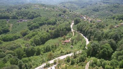 Zonguldak’ta baharın gelişiyle yeşilin tüm tonlarına bürünen ormanlık alanlar, dron