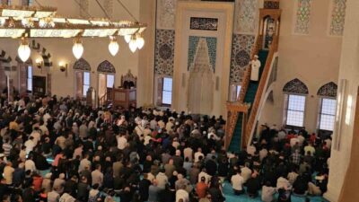 Zonguldak’ta Kurban Bayramı namazı kılındı. Namaz sonrası vatandaşlar birbirleriyle bayramlaştı.