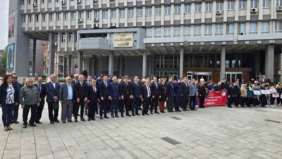 Zonguldak’ta 10-16 Mayıs Engelliler Haftası etkinlikleri kapsamında Valilik önünde çelenk
