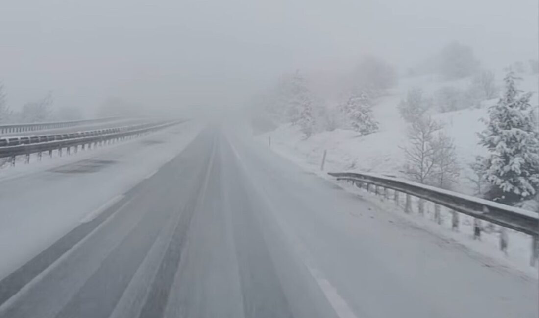 Zonguldak-Devrek yolunda kar yağışı başladı. Zonguldak’ta bir kaç dün devam