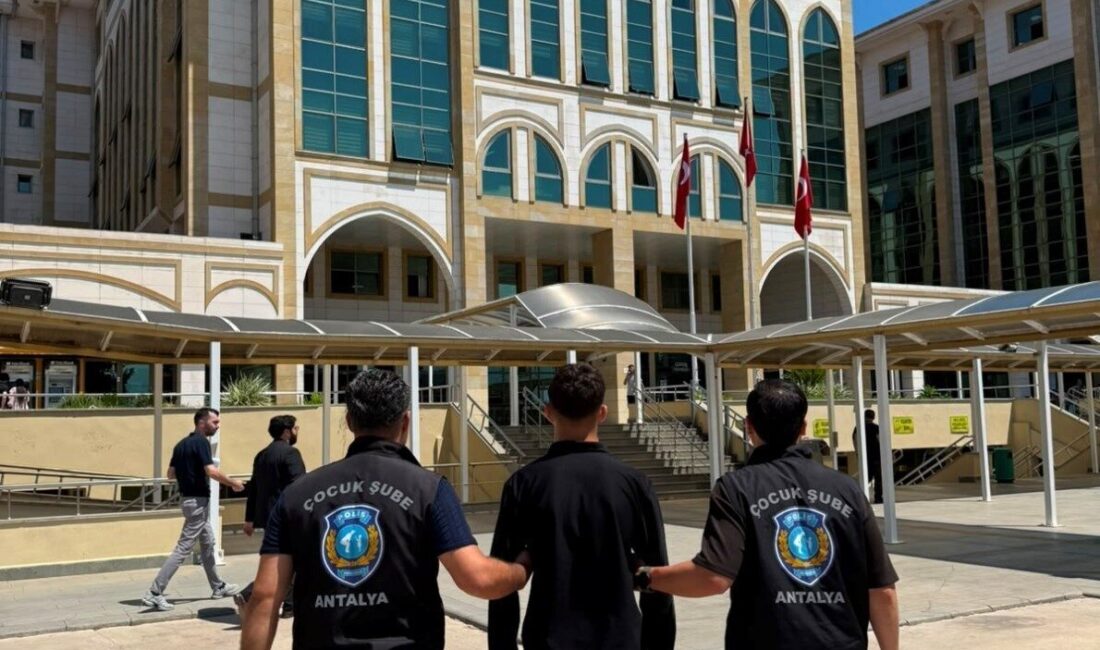 Antalya’da sosyal medya üzerinden “12’den sonra Antalya’da devlet biziz” paylaşımı