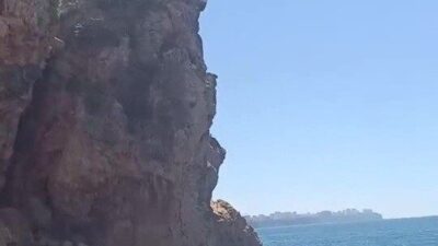 Antalya’da yaklaşık 40 metrelik falezlerden denize atlayan ve boğulma tehlikesi