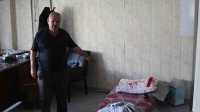Adana’da tatlıcılık yapan 72 yaşındaki Hasan Masat, oğlu, eşi ve