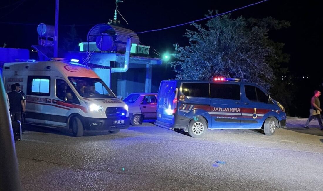 Adıyaman’da iki grup arasında çıkan silahlı kavgada 1 kişi yaralandı.
