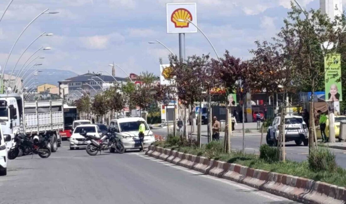 Ağrı’da adliye ek hizmet binası yakınında bulunan şüpheli sırt çantası,