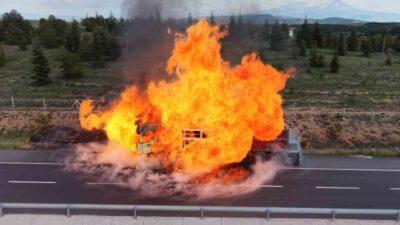 Aksaray’da Enerya Enerji şirketine ait doğalgaz tüpleri yüklü tırın dorsesinde