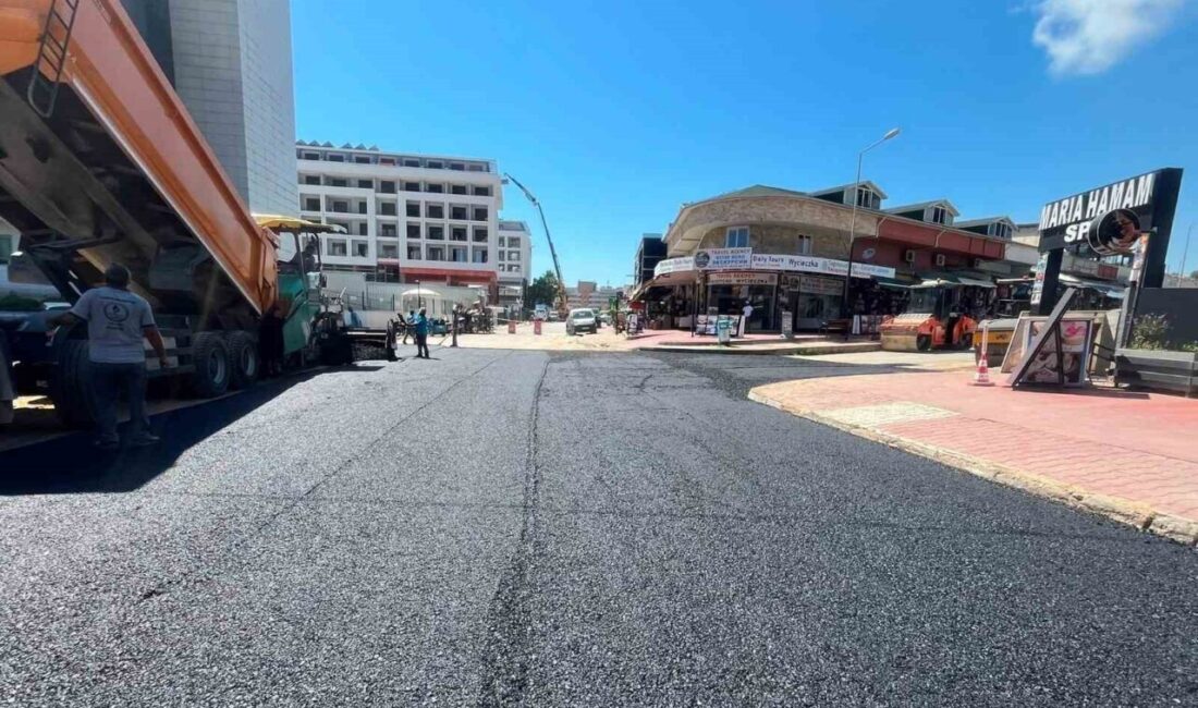 Alanya Belediyesi, kent genelinde sürdürdüğü sıcak asfalt çalışmalarıyla ulaşım altyapısını