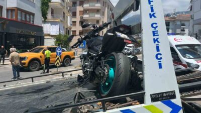 Antalya’nın Alanya ilçesinde motosiklet ile otomobilin çarpıştığı trafik kazasında 1