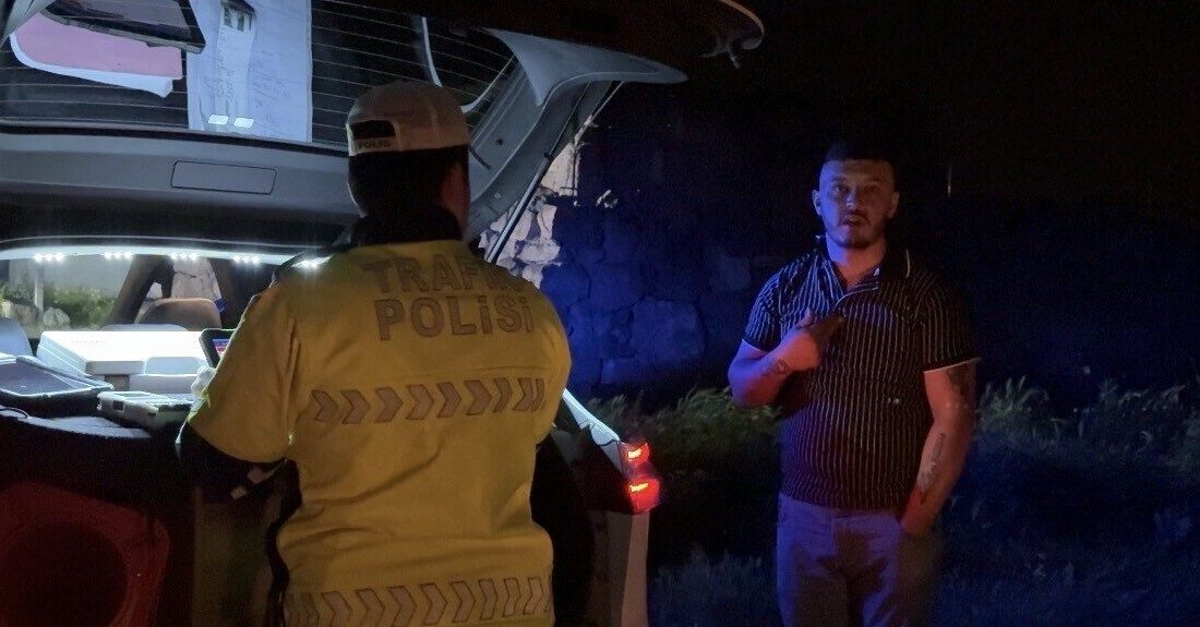 Kayseri’nin Kocasinan ilçesinde metruk haldeki müstakil ikamette çıkan yangını merak