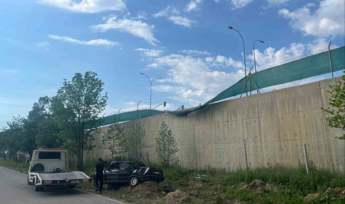 Bilecik’te alkollü sürücünün kullandığı araç askeri birliğin bahçesine uçtu. Kaza;
