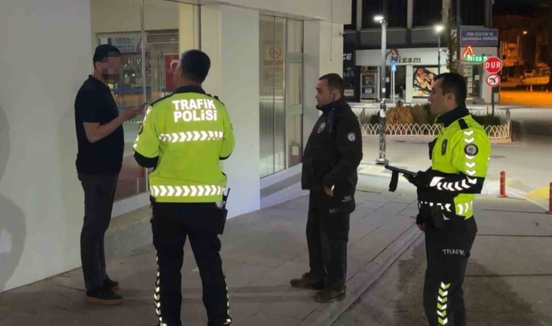 Aksaray’da polisin uygulamasında alkolmetreye üflemeyen sürücü polis ekiplerini dakikalarca uğraştırdı.