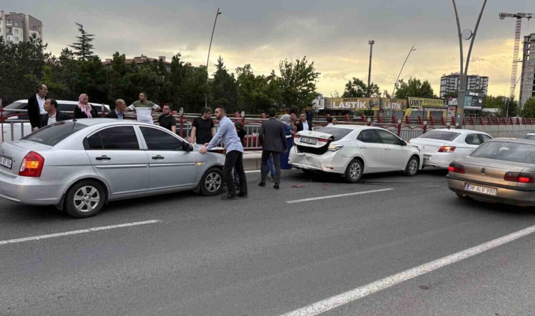 Kayseri’nin Kocasinan ilçesinde bir alt geçidin girişinde 4 otomobilin karıştığı