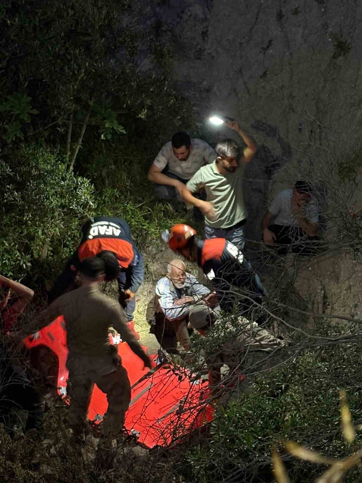 Hatay’da kayıp olarak Alzheimer hastası yaşlı adam AFAD ekiplerinin çalışmasıyla