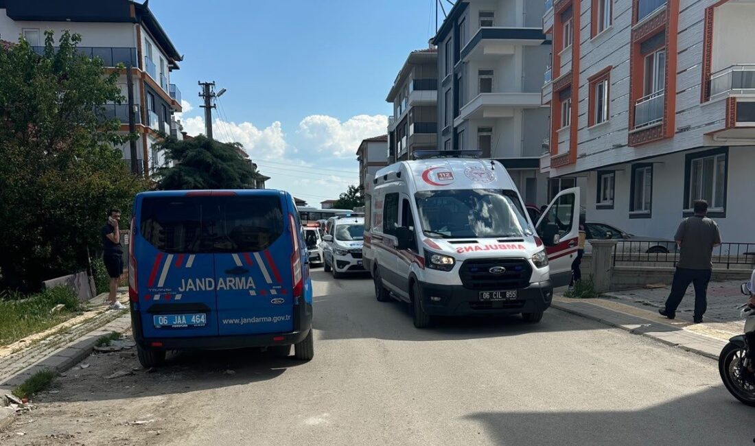 Ankara’da bilinmeyen bir nedenden dolayı aile fertlerine bıçaklı saldırıda bulunan