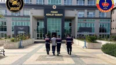 Antalya’nın Finike ilçesinde, çeşitli suçlardan hakkında kesinleşmiş 21 yıl 9