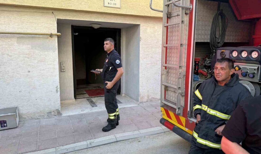 Eskişehir’de bir apartmanın girişinde çıkan yangında dumandan etkilenen 2 kişi