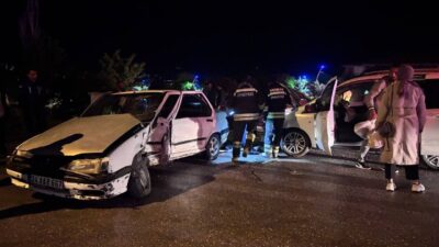 Erzincan-Gümüşhane karayolunda iki aracın çarpışması sonucu meydana gelen trafik kazasında