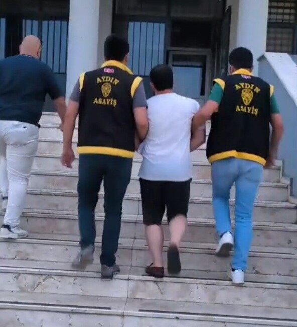 Aydın’ın Kuşadası ilçesinde uyuşturucu ticareti suçundan aranan şahıs, saklandığı adreste