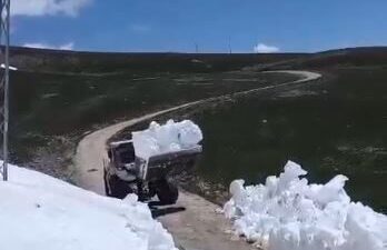 Ardahan’da haziran ayında yayla yollarında karla mücadele sürüyor. Ardahan’ın Hanak