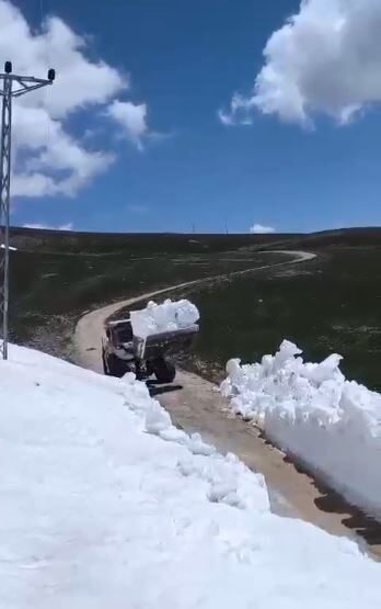 Ardahan’da haziran ayında yayla yollarında karla mücadele sürüyor. Ardahan’ın Hanak