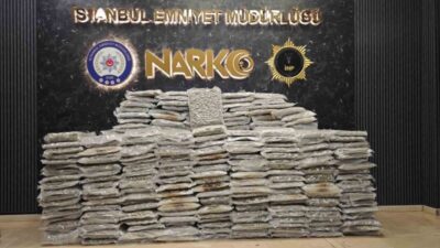 İstanbul’un Arnavutköy ilçesinde bir iş yerine ve araca düzenlenen operasyonda,