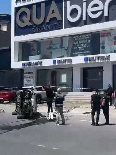 İstanbul’Avcılar E-5 Karayolu’nda direksiyon hakimiyetini kaybeden sürücü ana yoldan yan