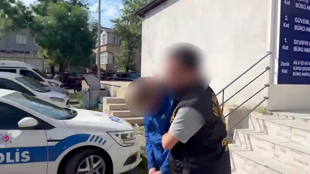 İstanbul Avcılar’da evinin dışına kamera sistemi kurarak uyuşturucu satışı yapan
