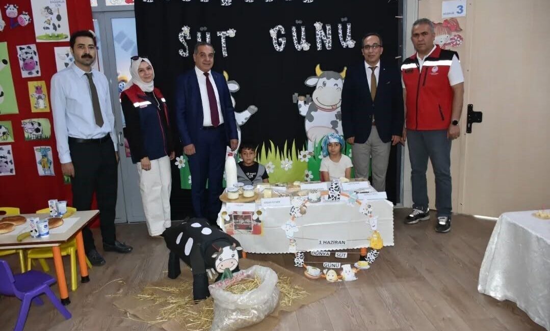 Aydın’ın Efeler ilçesinde Dünya Süt Günü kapsamında düzenlenen etkinlikte anaokulu