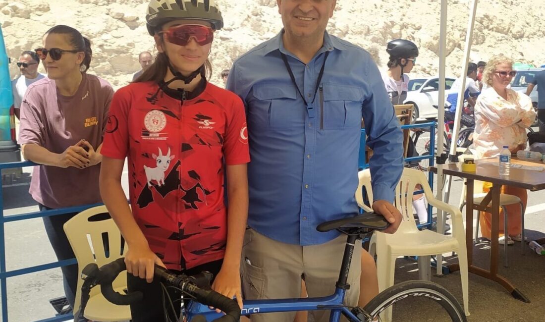 Karaman’da düzenlenen Okullar Arası Bisiklet Türkiye Şampiyonası’nda yarışan Aydınlı sporcu