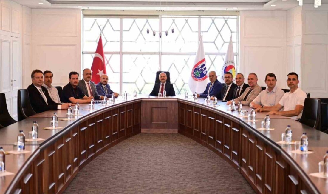 Aydın Ticaret Odası (AYTO) yönetimini ziyaret eden Aydın Valisi Dr.