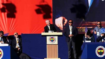 Fenerbahçe Başkan Adayı Aziz Yıldırım, kongre üyelerine hitap ederek, “Benim