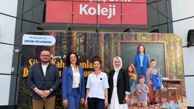 Oyuncu ve Manken Azra, Çocuk Tiyatrosu’nun başrolünde yer alarak çocuklara