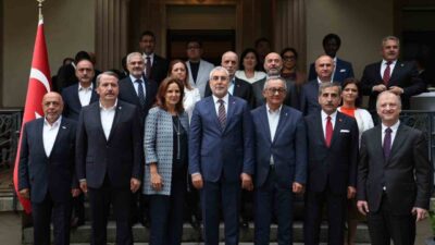 Çalışma ve Sosyal Güvenlik Bakanı Vedat Işıkhan, işçi, işveren ve