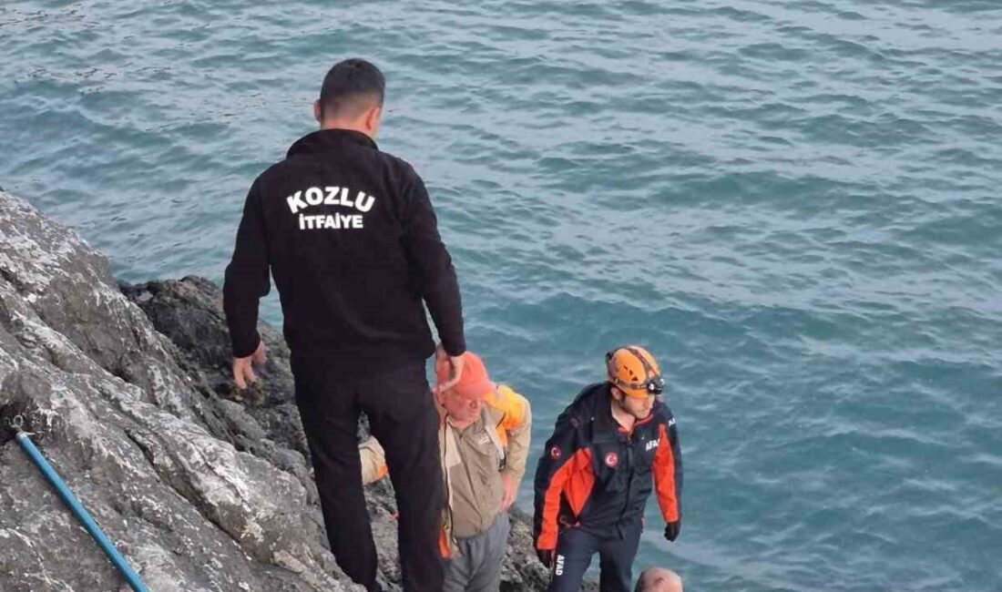 Zonguldak’ın Kozlu ilçesinde balık tutmak için çıktığı kayalıklardan düşerek yaralanan