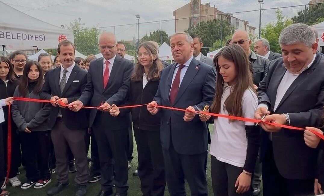 Balıkesir’in Karesi ilçesindeki Karahallılar Ortaokulu öğrencileri, Bilim Fuarı kapsamında hazırladıkları