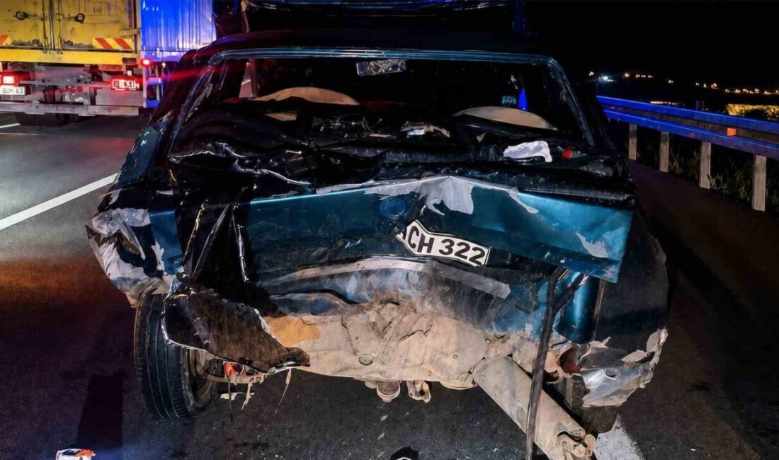 Kırıkkale’de arıza nedeniyle bankette duran otomobile başka bir aracın çarpması