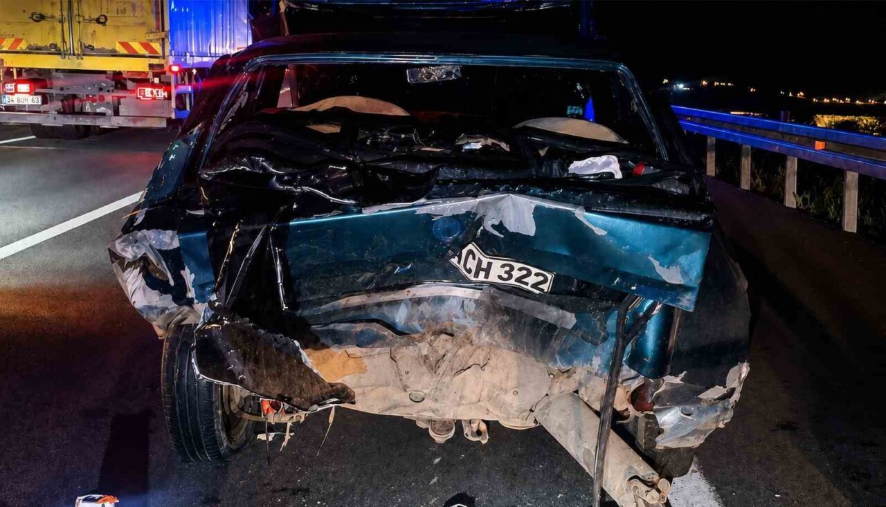 Kırıkkale’de arıza nedeniyle bankette duran otomobile başka bir aracın çarpması