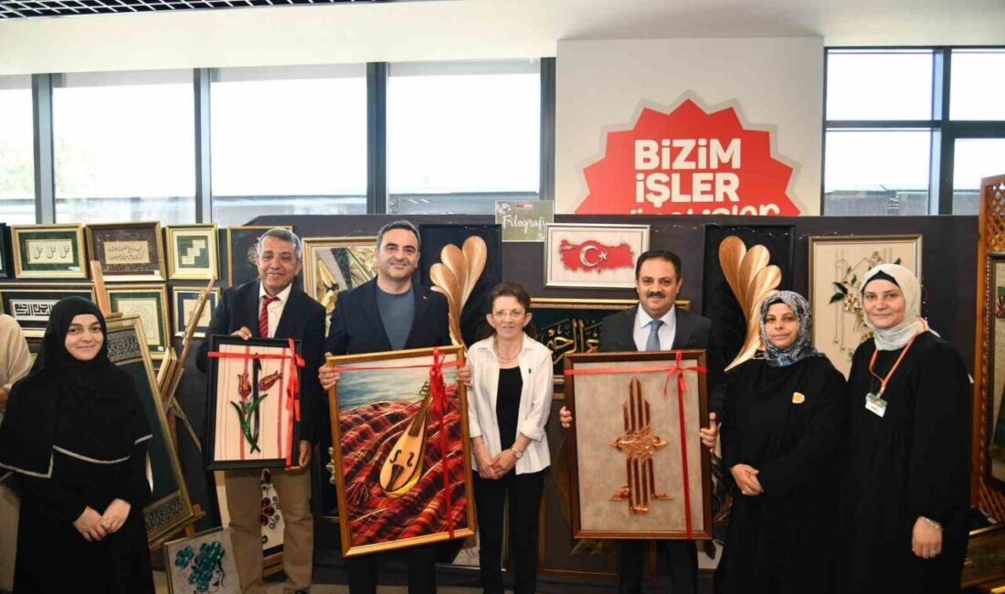 Başiskele Meslek Edindirme ve Hobi Kursları’nın (BAŞ-MEK) yıl sonu sergisinde,