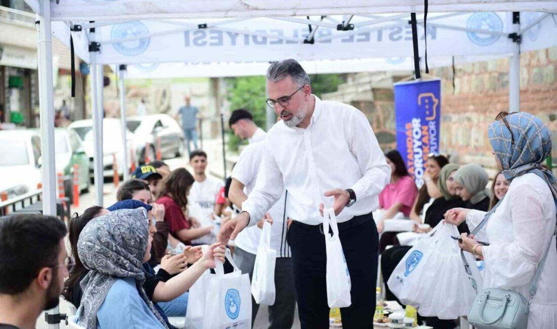 Kestel Belediye Başkanı Ferhat Erol, Kestel Belediyesi Millet Kütüphanesi’nde öğrenciler
