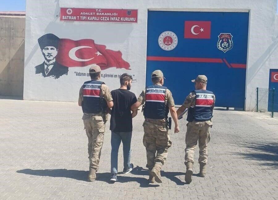 Batman İl Jandarma Komutanlığı tarafından yürütülen planlı faaliyetlerde, haklarında çeşitli