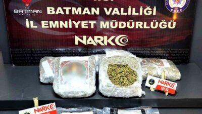 Batman’da polis ekipleri tarafından yapılan operasyonda tır dorsesine gizlenmiş 2