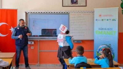 Çevre Haftası kapsamında Bayburt’ta düzenlenen etkinlikler, Atatürk Anıtı’na çelenk sunumuyla