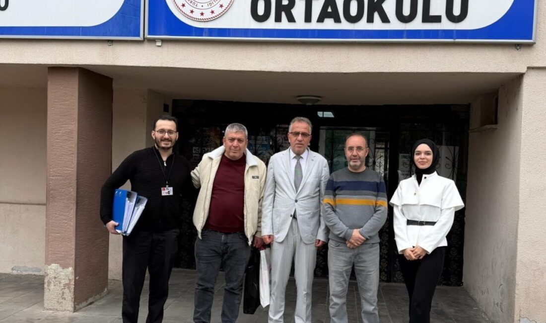 Omurga Sağlığım Projesi kapsamında Bayburt’ta ortaokul öğrencilerine skolyoz taraması yapıldı.