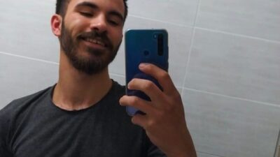 Zonguldak’ın Alaplı ilçesinde, evlerinin bahçesindeki ağaca kendisini sulama hortumla asan