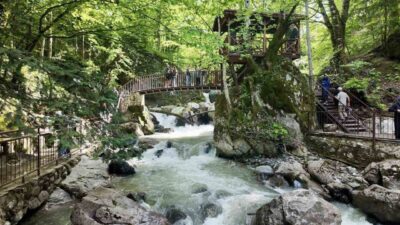 Kurban Bayramı tatilinde Düzce’nin doğal turizm noktaları ziyaretçi akınına uğradı.