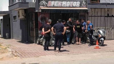 Antalya’da üzerine benzin döküp kendisini yakacağını söyleyerek elindeki bıçakla kendini